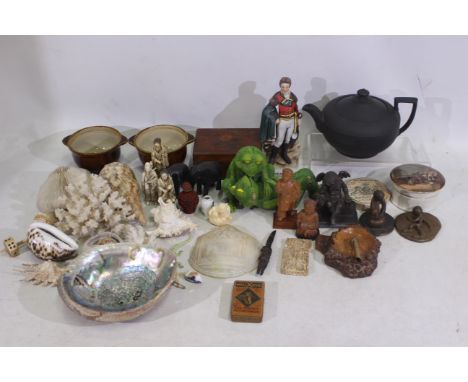 Wedgwood, Denby, Other - Lot to include a black ceramic Wedgwood tea pot. A porcelain Duke Of Wellington figure. A 'The Enthu