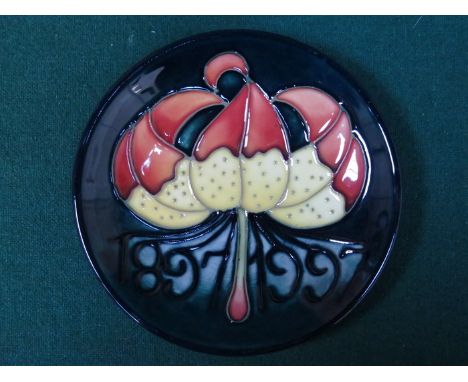 MOORCROFT CENTENARY 1897-1997 SPECIAL EDITION CERAMIC COASTER, DIAMETER APPROXIMATELY 12cm 