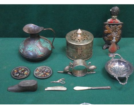 SUNDRY LOT INCLUDING MINIATURE CLOISONNE DISHES, SILVER PEN KNIFE (AT FAULT), SHOE FORM SNUFF BOX, TEA STRAINER, ETC. 