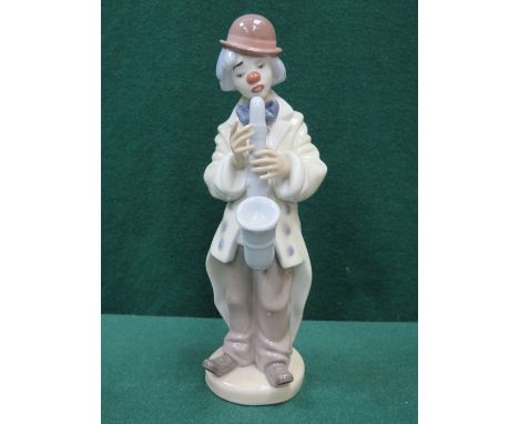 LLADRO GLAZED CERAMIC FIGURE OF A CLOWN MUSICIAN 
