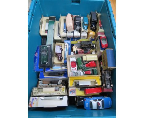 QUANTITY OF BOXED AND UNBOXED DIECAST MODEL VEHICLES INCLUDING CORGI, LLEDO, MATCHBOX, ETC