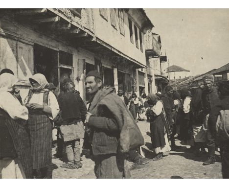 1. Weltkrieg - - Sammlung von 159 OPhotographien mit Aufnahmen meist aus Nordmazedonien. Vintages, Silber- u. Bromsilbergelat