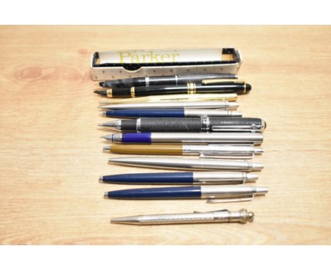 A selection of Fountain pens, Ballpoint pens and propelling pencils includes a boxed Parker 25 Flighter, Papermate na Parker 
