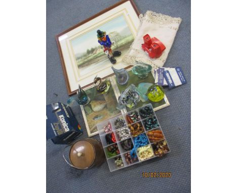 Mixed pictures, vintage table runner, a retro Viewmaster and slides, glass models and other glass items to include a Murano s