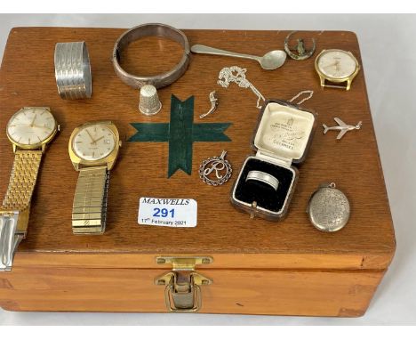 Three vintage gent's watches and a selection of silver jewellery including locket, thimble etc 