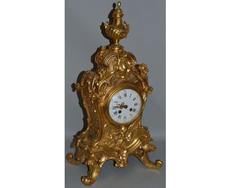 A GOOD QUALITY 19TH CENTURY FRENCH GILT ORMOLU CLOCK, the eight day movement with white enamel dial striking on a single bell