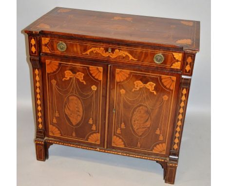 A GOOD GEORGIAN MAHOGANY MARQUETRY COMMODE, inlaid in the DUTCH MANNER, inlaid with fans, ribbons and garlands, fitted with o