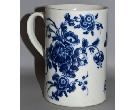 AN 18TH CENTURY WORCESTER MUG decorated with large floral sprays, crescent mark (14).