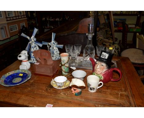 A mixed lot of ceramics, to include: a Maling ware lustre bowl; a Tony Wood novelty Mad Hatter teapot and cover; and a glass 