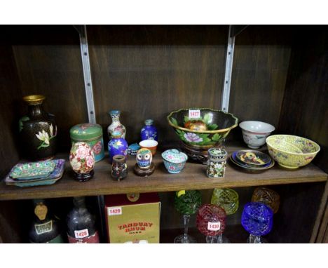 A small quantity of Oriental cloisonne enamel and other similar. 