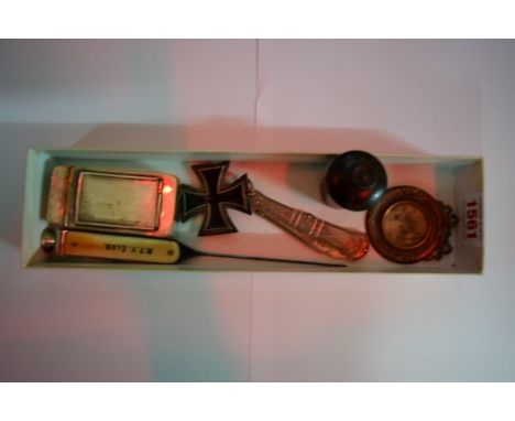 A mixed lot, to include: a Royal Thames Yacht Club combination cigar cutter; a Georgian electroplated snuff box; a German Wor