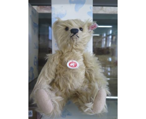 A Steiff James the Bear - 28cm tall - mohair - limited edition number 231-1500 - in good condition with original certificate 