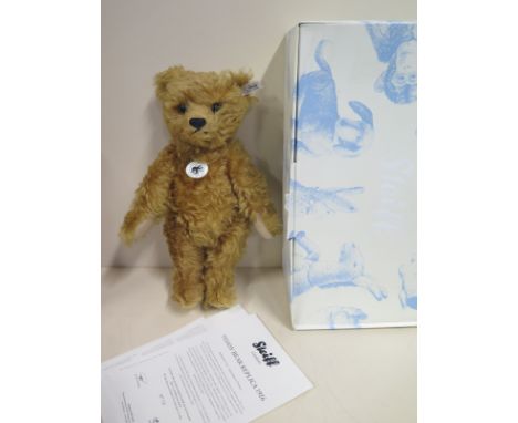 A Steiff 1926 Replica Bear - 35cm tall, mohair - limited edition number 739 of 750 - makes noise when moved - in good conditi