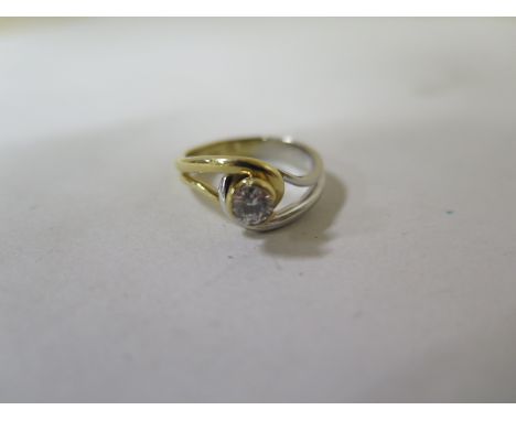 An 18ct gold and white gold diamond solitaire ring, approx 0.31ct diamond - size K/L - approx 4.6 grams, diamond bright but w