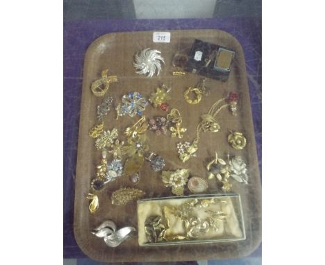 A Tray of Costume Jewellery Mainly Brooches.