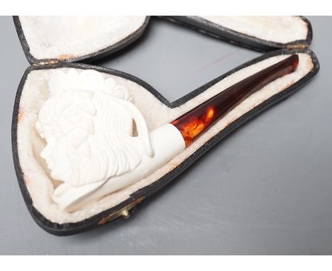 A cased carved Meerschaum pipe 15cm