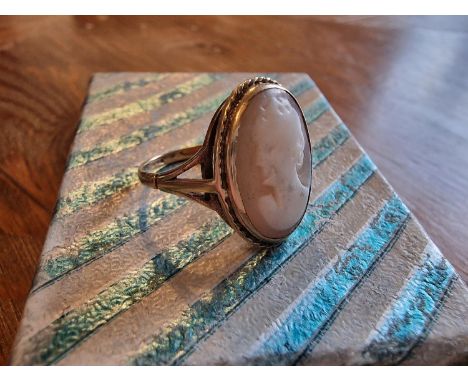 Vintage 9ct Gold Cameo Ring, size M+0.5, 3.29g