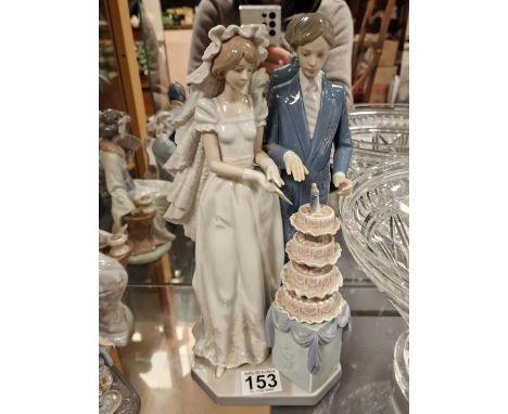 Lladro 5587 Wedding Cake Porcelain Figure