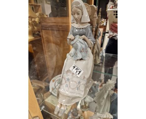 Lladro 4865 Bordadora Knitting Lady Figure