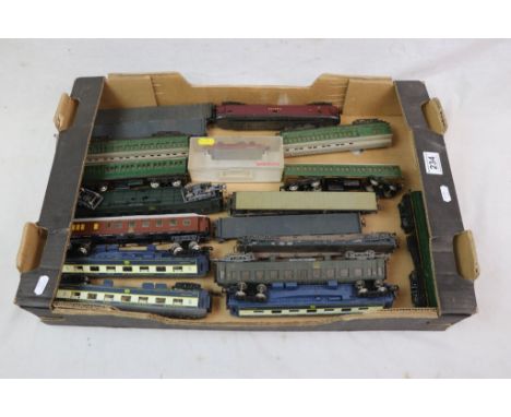 18 HO / OO scale items of rolling stock to include Jouef, Triang, and Fleischmann 