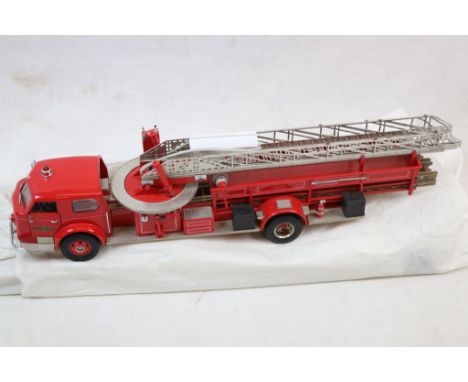 Franklin Mint Precision Model unboxed 1954 American La France Fire Engine 1:32 scale with plinth. 