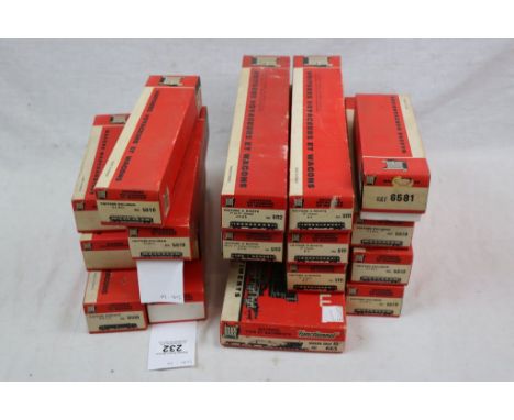 18 Boxed Jouef HO scale items of rolling stock to include 663 Fonctionnel wagon grue 85, 6581, 8500, 5112, 5610, 5112, 8650 e