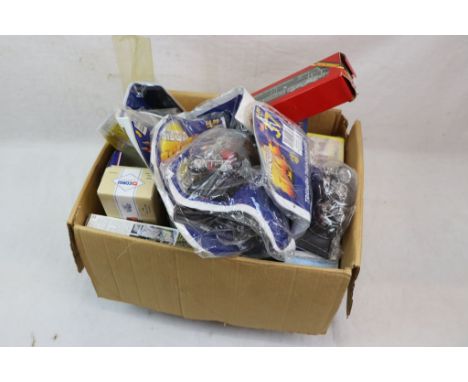 Collection of boxed diecast models plus a boxed Hornby OO gauge Hornby R075 BR Class 47 Diesel Locomotive, diecast includes C