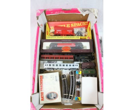 Group of OO gauge model railway to include boxed Hornby Top Link R2067 CL90 Virgin Rail, 2 x boxed Triang Hornby Battle Space