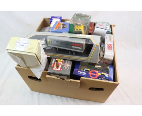 32 Boxed diecast models to include Corgi, Matchbox etc in vg condition