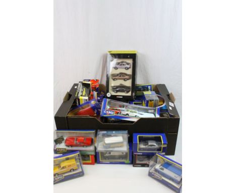 34 Boxed Corgi diecast models to include CC99102 007 James Bond Collection, Mini 7, Aero Service etc