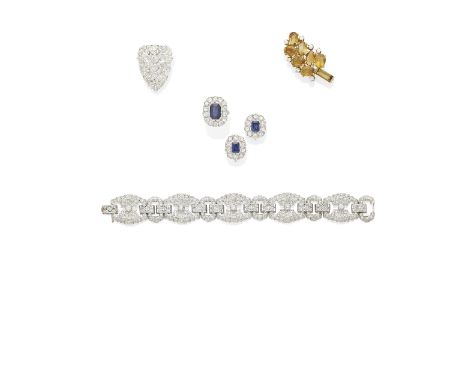 an Art Deco diamond bracelet mounted in platinum; estiamted diamond weight: 3.50cts; length:  7 1/2in.; deficient of one diam