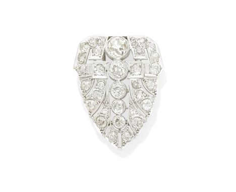 an Art Deco diamond clipcentering five graduated old mine-cut diamonds approximately 2.00cts; mounted in platinum; total rema