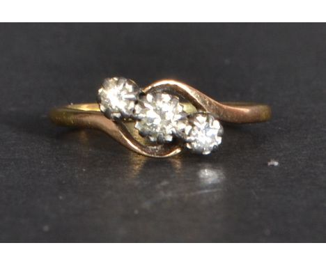 A 14ct gold and platinum diamond crossover ring. Weighs 2.8 grams Size R.