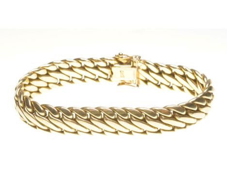 A 15ct gold bracelet
Fancy-link chain, length 19.5cm, weight 23g
 CONDITION REPORT: Some surface scratches, two very small de