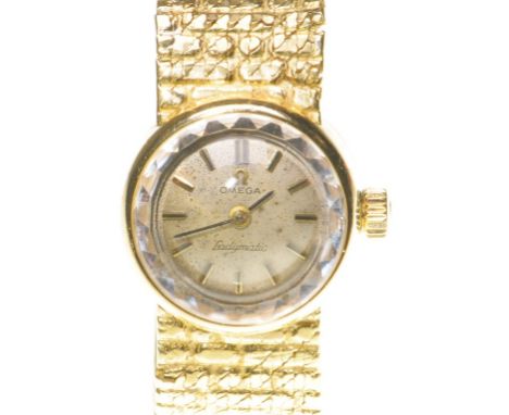 Omega: An 18ct gold Ladies Ladymatic manual wind bracelet wristwatch
The dial of circular form, the signed patterned dial wit