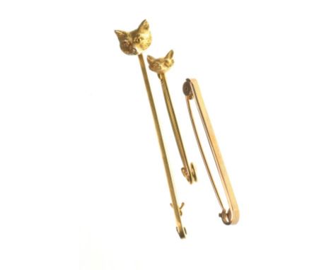 Of hunting interest: Two early 20th Century fox head brooches
Both designed as textured fox heads to gold bars, the first sta