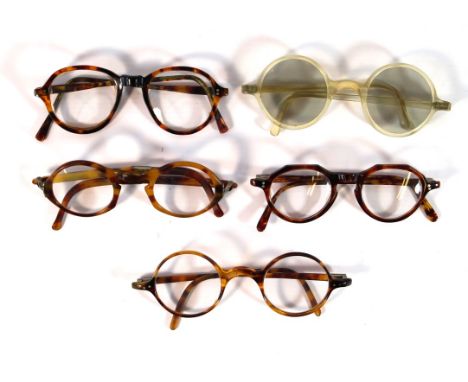 A collection of faux tortoiseshell vintage spectacles 
All of rounded form some with hinged arm, together with a clear rounde