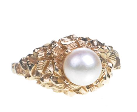 A cultured pearl dress ring
The cultured pearl centrally set to an abstract yellow metal mount, ring size O
 CONDITION REPORT