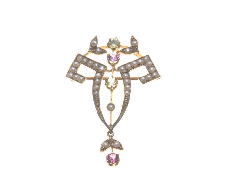 An early 20th century Suffragette pendant/brooch
With alternating circular-cut peridot and amethysts set centrally to the ope