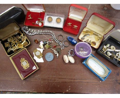 Cufflinks, jewellery, cap badges etc&nbsp;