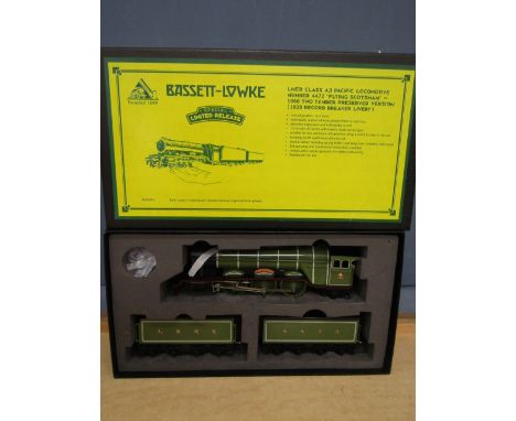 Bassett-Lowke Flying Scotsman LNER Class A3 Pacific Locomotive no. 4472 1966 two Tender reserved version model no. BL99022. B