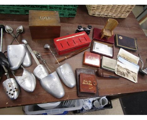 Collectors lot to inc cash tin, vintage razor, pipe, shoe lasts, postcards, lighter etc&nbsp;