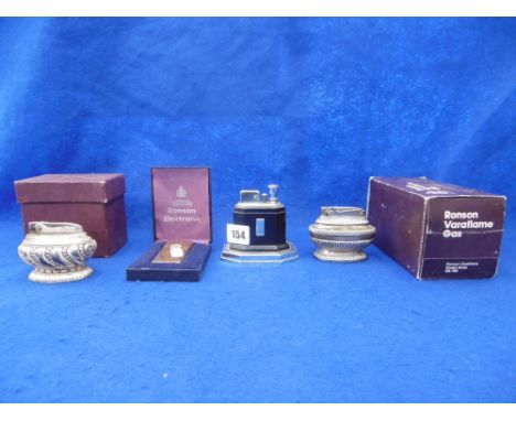 A COLLECTION OF LIGHTERS INCLUDING A BOXED ART DECO RONSON TABLE LIGHTER