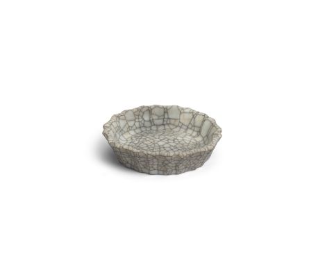 A GE-TYPE FOLIATE BRUSH WASHER18th centuryOf foliate form with ten lobes, covered with a lavender-grey glaze accented by a ma