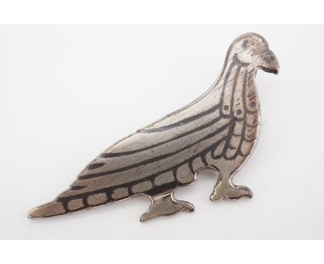 A vintage Hamilton and Inches silver brooch in the form of a bird, Edinburgh, 1955, 13g