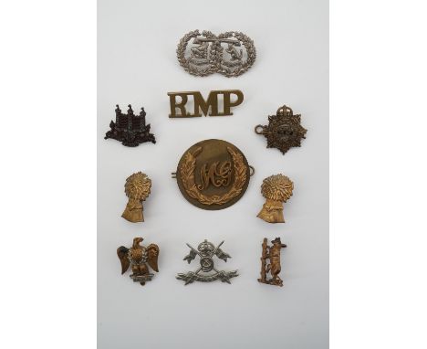 Sundry army collar, shoulder and qualification badges