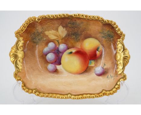 A Royal Worcester hand-painted fruit study oblong dish, 17.5 x 12.5 cm