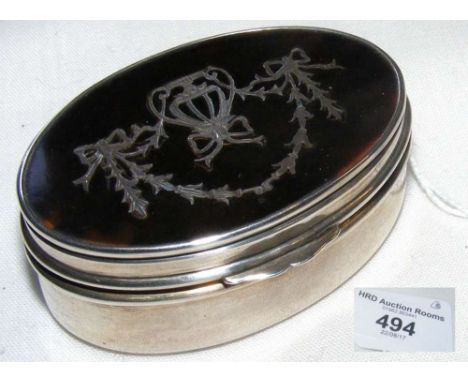 An oval and tortoiseshell snuff box with pique lid - Chester 1906