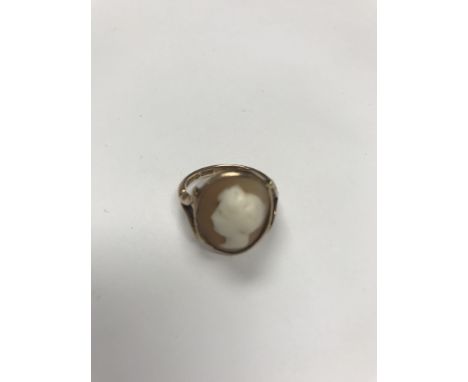 A 19th Century 9 carat gold mounted shell cameo ring