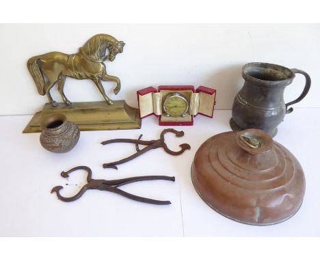 Various metalware to include a heavy brass doorstop modelled as a Suffolk Punch horse, a 19th century pewter quart&nbsp;tanka